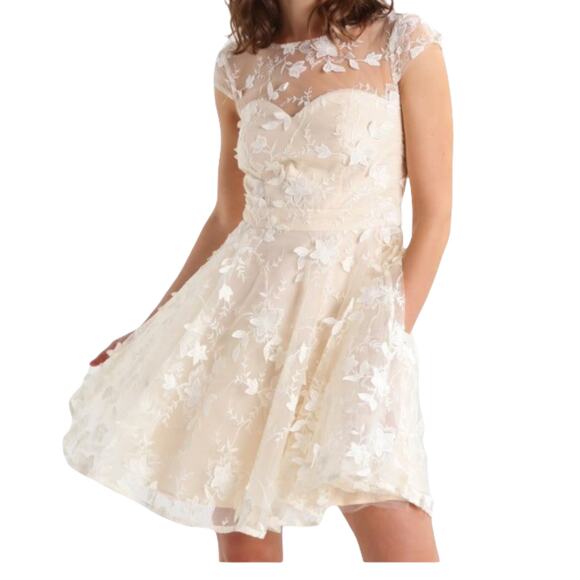 Modcloth Chi Chi London Eyes On The Bride Creme Embroidered Floral Dress Size 6 - Picture 1 of 9